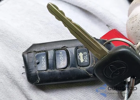 2004 Toyota Camry Le from USA, damaged, VIN 4T1BE32K74U881431